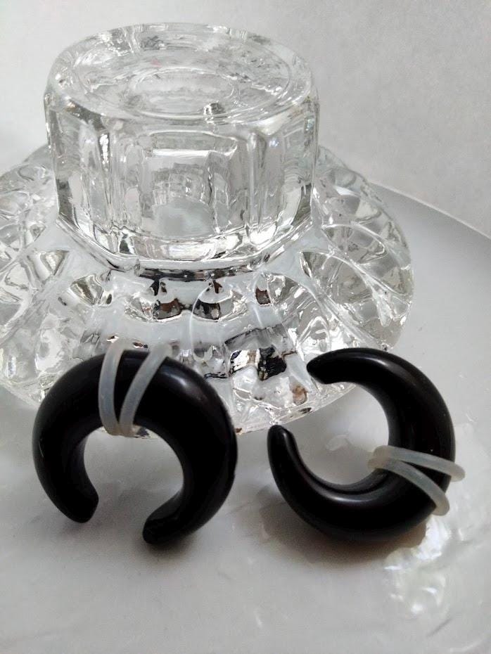00G Black Glass Buffalo Pincher Ear Stretcher – U-Shape, Metal-Free, Sold as Pair