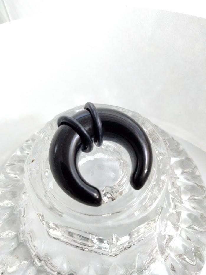 00G Black Glass Buffalo Pincher Ear Stretcher – U-Shape, Metal-Free, Sold as Pair