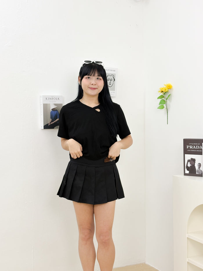 Basic Keyhole Top (Black)