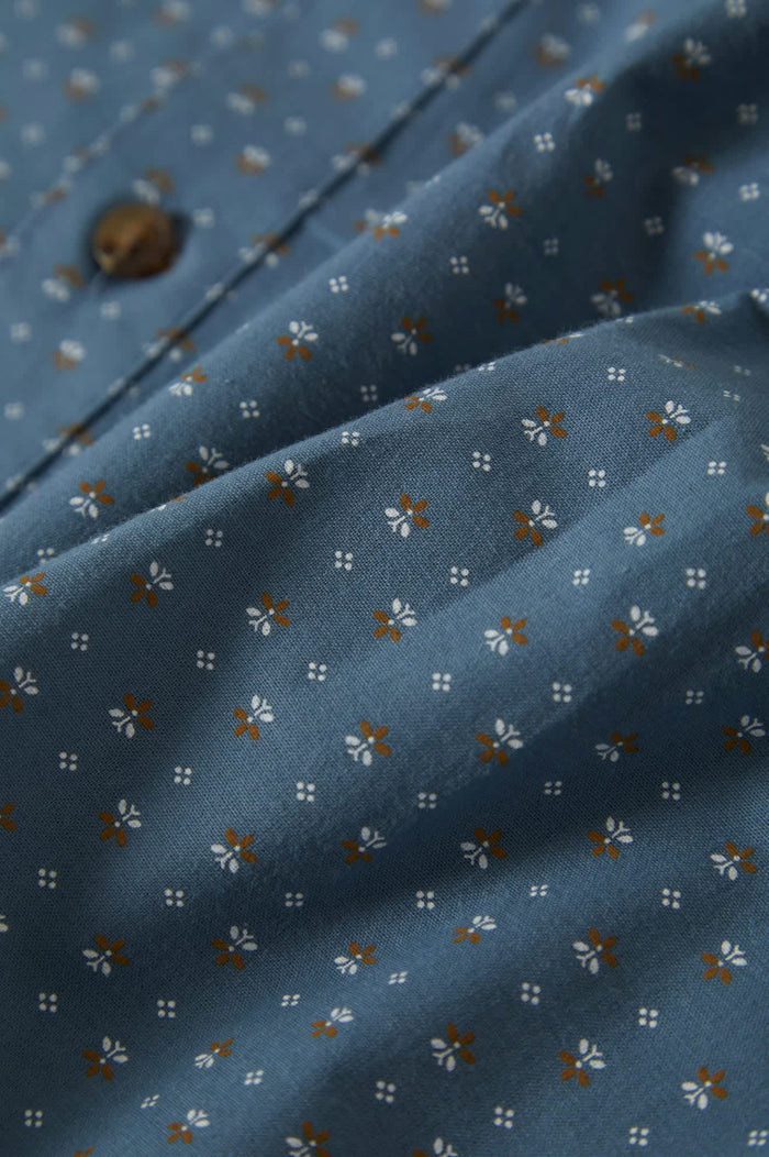 Men's Charter Print S/S Shirt in the color Azure Blue/Micro Floral - Additional Laydown image