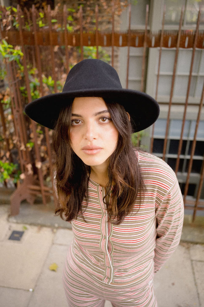 Women's Juniper Packable Hat in the color Black - Women's Lifestyle 3.0