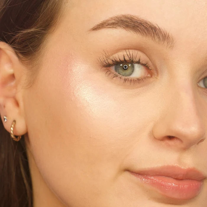 Makeup Revolution Beam Bright Highlighter Pink Seduction