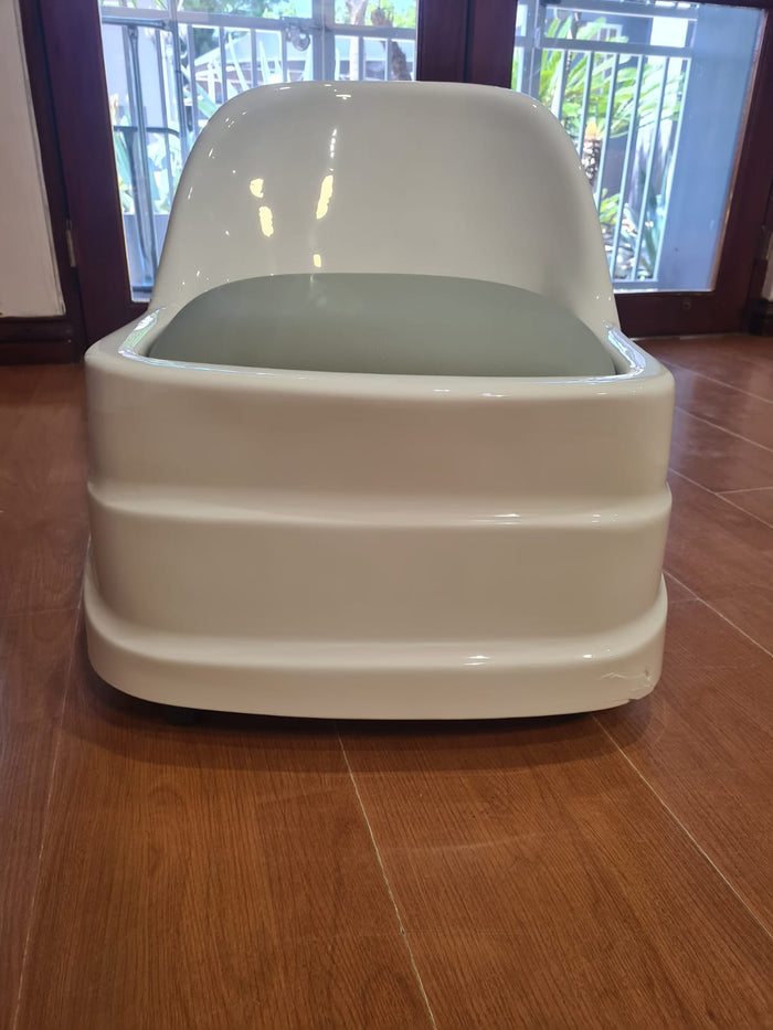 Pedi stool - DEMO (slight crack)