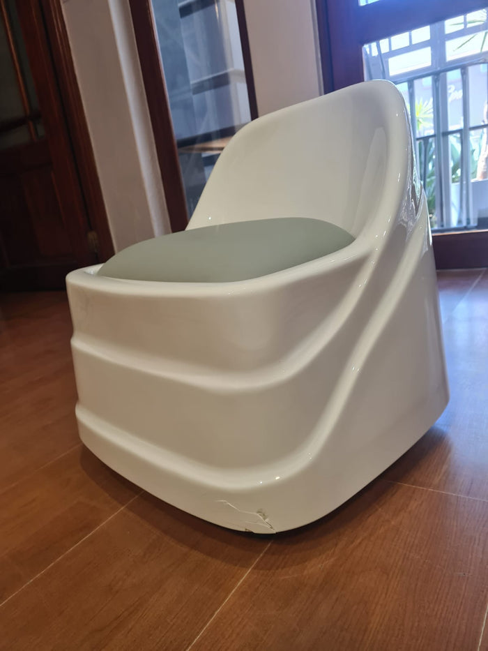 Pedi stool - DEMO (slight crack)