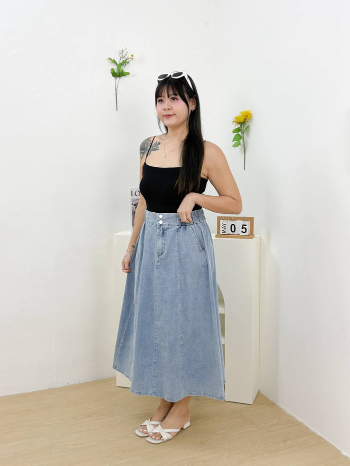 Sienna Denim Skirt (Lightwashed)