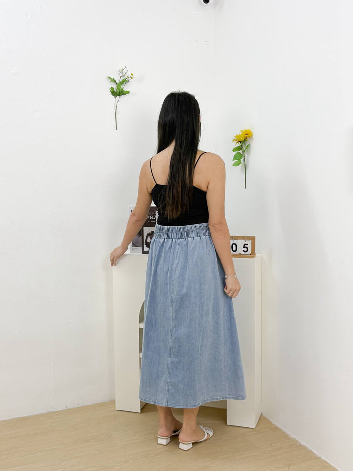 Sienna Denim Skirt (Lightwashed)