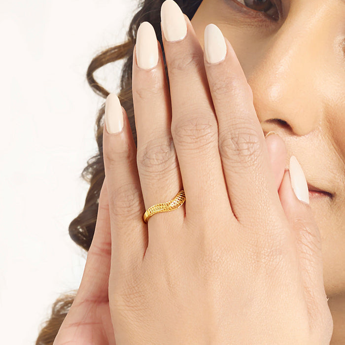Wavelet Elegance Cocktail Gold Ring